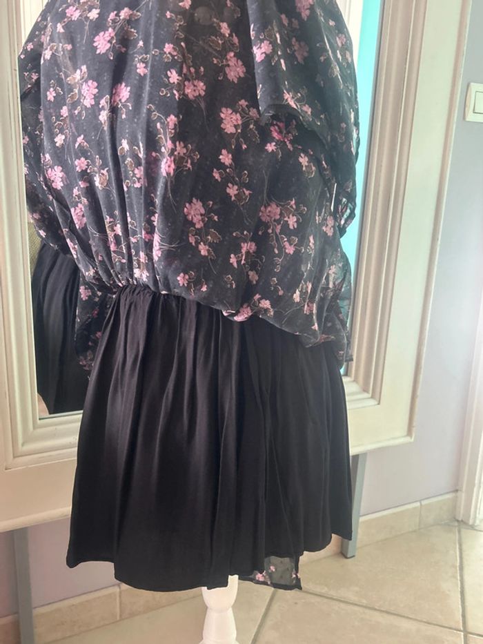 Robe longue décolletée à motifs - photo numéro 6