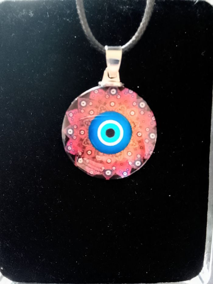Collier corde de cire + pendentif celtique - photo numéro 1