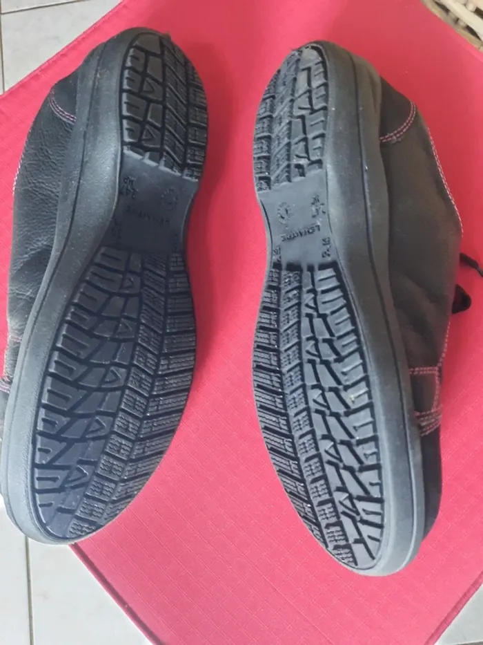 Chaussures de sécurité neuves - photo numéro 2