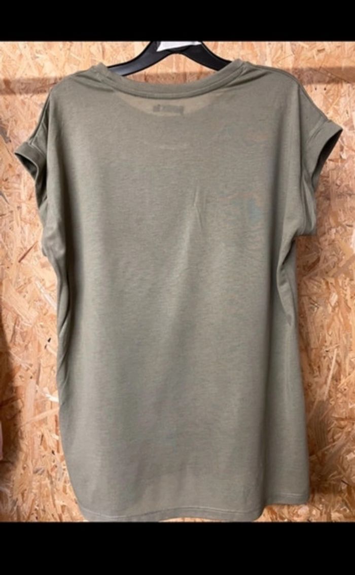 T-shirt taille S neuf - photo numéro 4