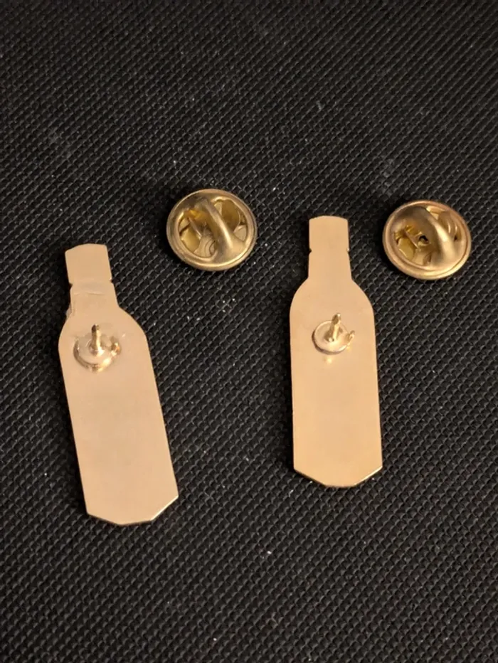 Lot de 2 pin's Whisky Grant's - photo numéro 2