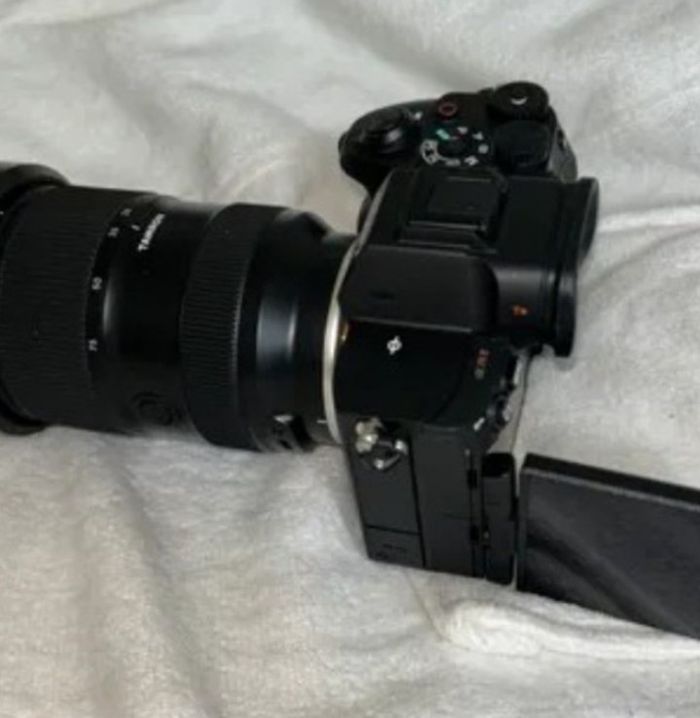Appareil photo Sony Alpha A7R V en parfait état - photo numéro 5