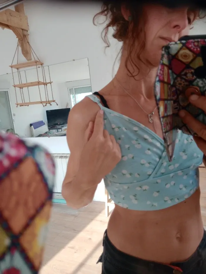 Top femme 36 bleu clair avec petites fleurs c26 - photo numéro 5