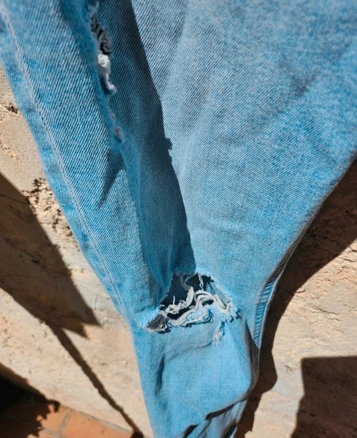 Jean skinny bleu troué - photo numéro 2