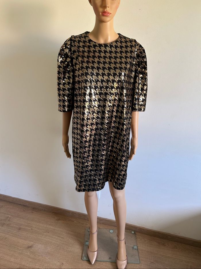 Robe noire et dorée neuve en sequins Molly Bracken taille S - photo numéro 3