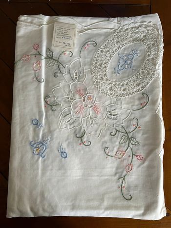 Nappe brodée main
