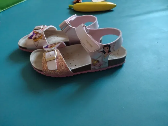 Sandales Geox princesse Disney pointure 34 - photo numéro 2