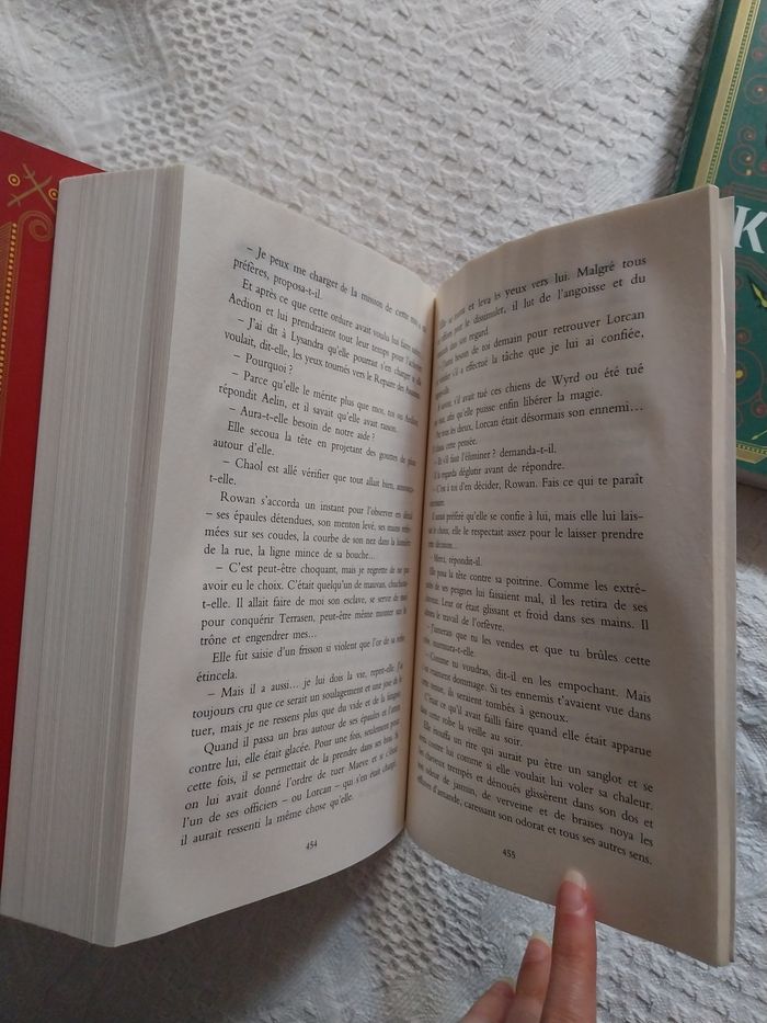 Romans Keleana tomes 1 + 2 + 3 + 4 Partie 1 et 2 La Reine des Ombres-Sarah J. Maas - photo numéro 8