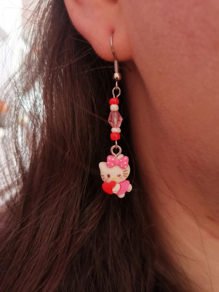 Paire de boucles d'oreilles Hello Kitty - photo numéro 2