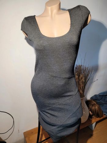 Robe près du corps, grise, cache cache