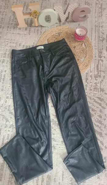 Pantalon noir simili cuir FIVE – Tendance & Chic _ taille 38/M