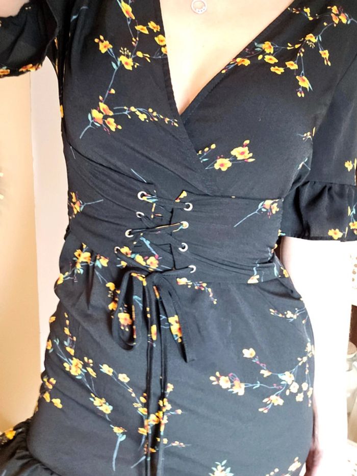 Robe fleuri Prettylittlething - photo numéro 3