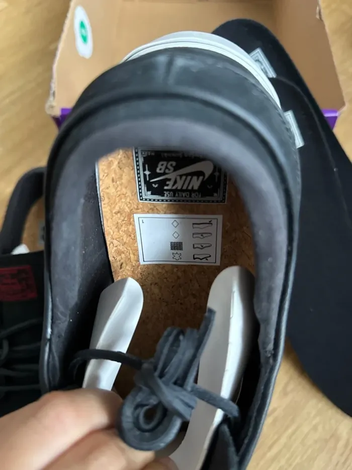 Basket 47,5 Nike SB noir et rouge - photo numéro 15