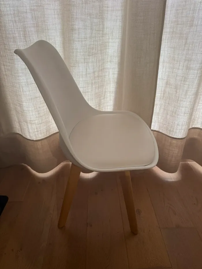 4 Chaises Scandinaves