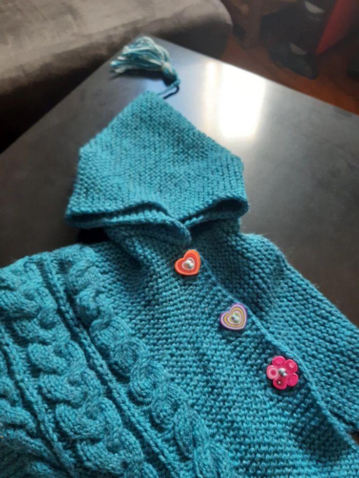 Superbe poncho capuche pompon bleu bébé fille 12 24 mois - photo numéro 2