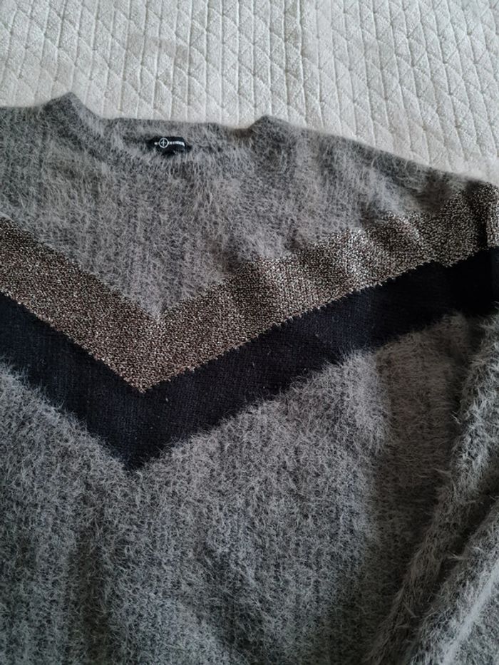 Pull gris - photo numéro 2