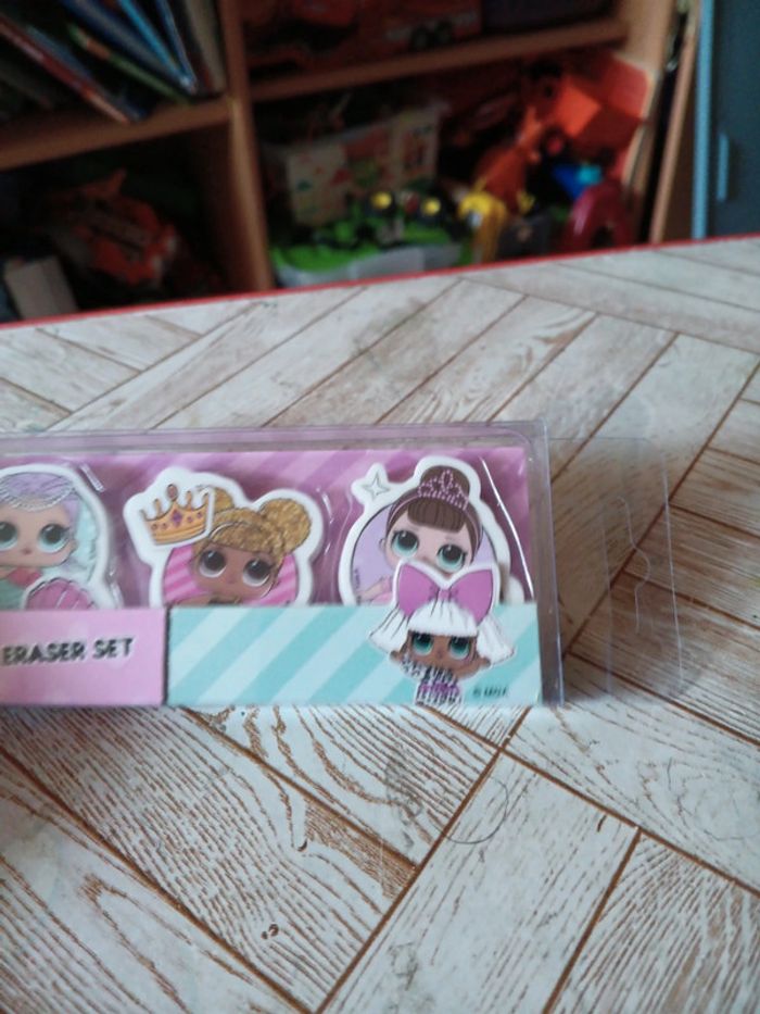 Pack de 4 gommes l.o.l surprise - photo numéro 3