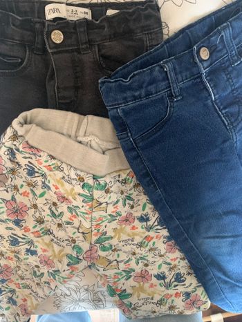 Lot deux jeans et un pantalon chaud 18-24 mois