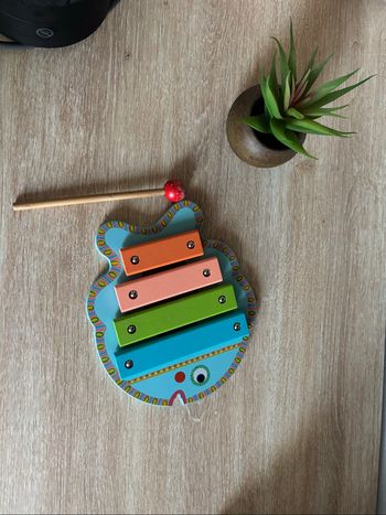 Xylophone en bois forme poisson djeco