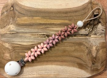 Attache tétine florale 