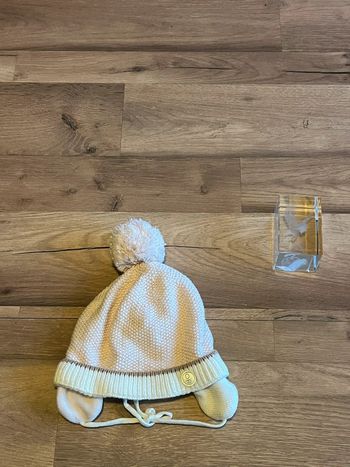 Je vend un bonnet bébé fille 45 cm très bon état