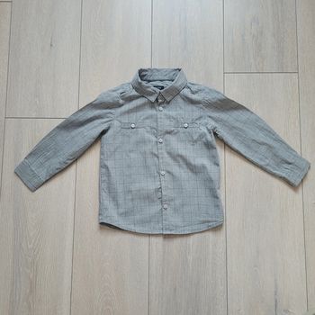 Chemise grise clair à carreaux. Garçon 3 ans. Marque Kiabi