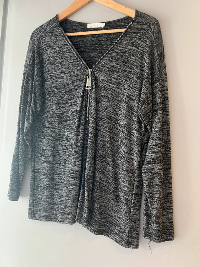 Pull avec fermeture eclair taille M/L