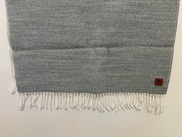 Écharpe gris clair chiné / Matque 64 - photo numéro 2