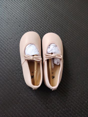 Babies neuves fille - pointure 25