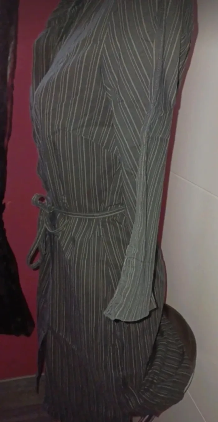 Jolie robe chemise rayée taille 42 - photo numéro 5