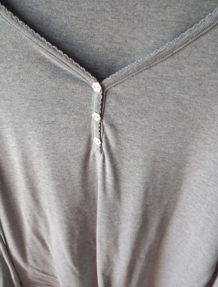 T-shirt bouton - photo numéro 2