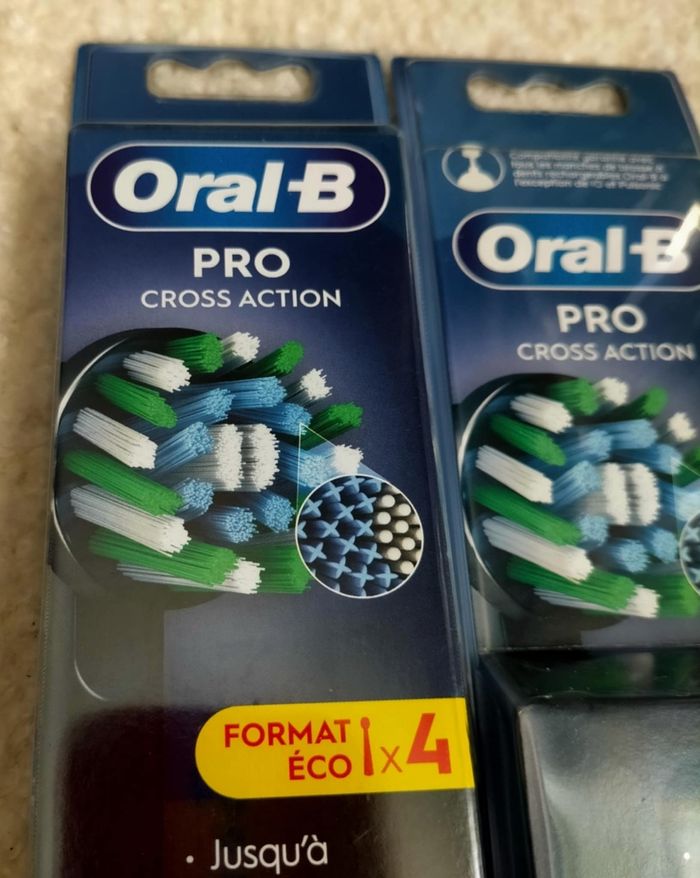 Lot 6 brossettes Oralb pro cross action Noir - photo numéro 3