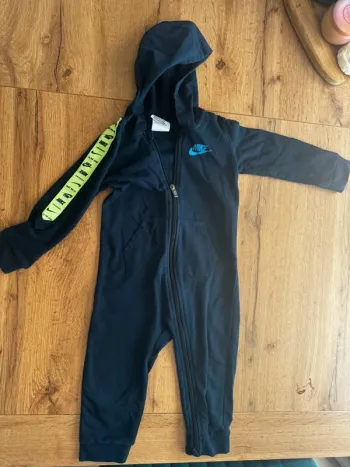 🌟 Combinaison Nike bleu/vert fluo – 24 mois 🌟