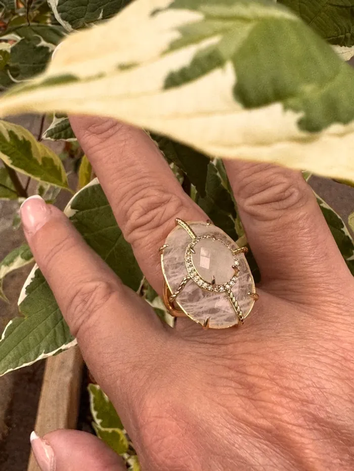Grosse bague habaha Paris zircons et jade blanc tout en transparence acier inoxydable or réglable - photo numéro 2