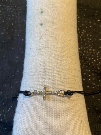 Bracelet lien noir croix strass argenté