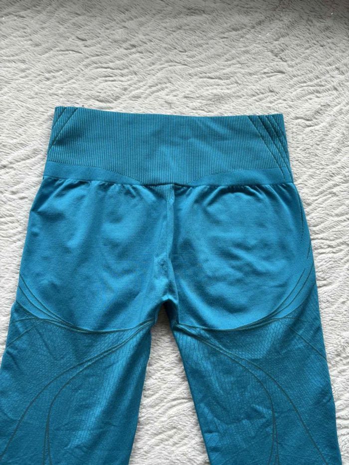 Ensemble Gymshark Apex Seamless Femme Bleu – Brassière L + Legging M – Comme Neuf – Valeur 102€ - photo numéro 19