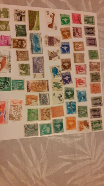 Lot de 1970 timbres du monde