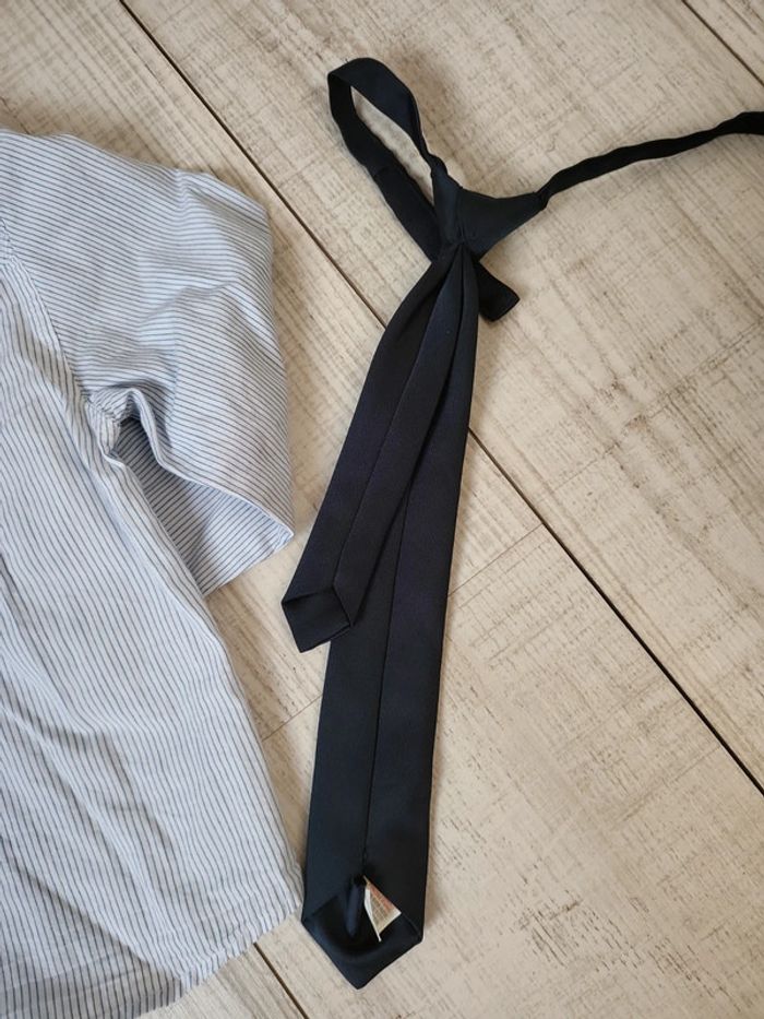 Chemise avec cravate garçon 4 ans kid kanaï peu portée - photo numéro 8