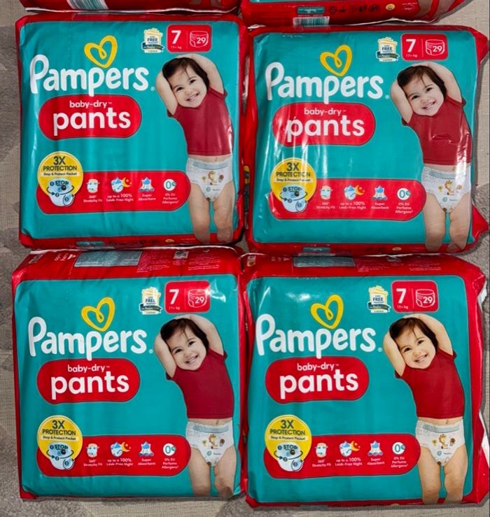 4 paquets de couches Pampers taille 7