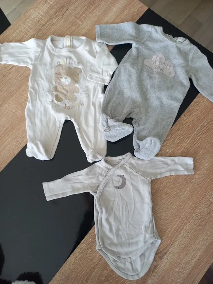 pyjamas et body bébé 1 mois - photo numéro 2