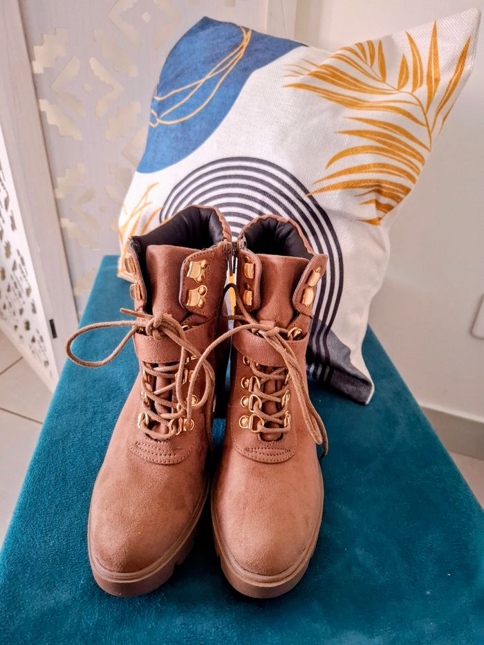 Bottines neuves avec étiquette taille 38 marque Anna field