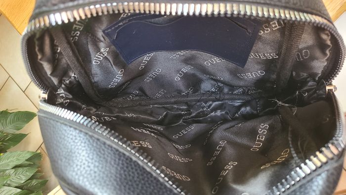Sac à dos Guess (ce n'est pas l'original) - photo numéro 3