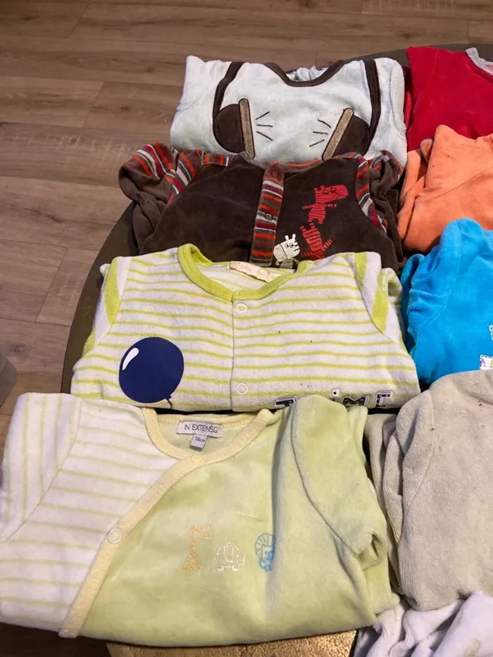 Lot de 13 pyjamas 9-12mois - photo numéro 2