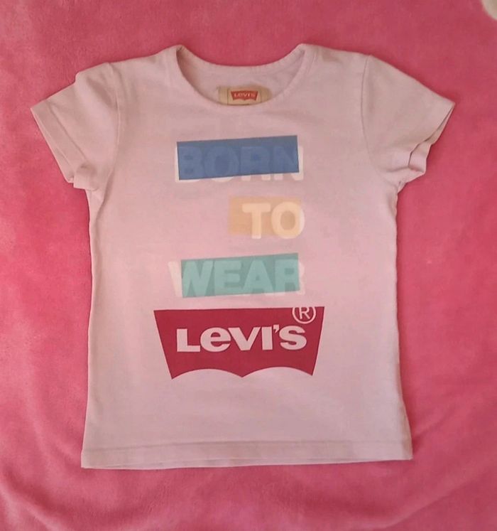 T-shirt Levis taille 4 ans en très bon état