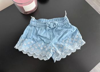 Short bleu et dentelle C&A 6 mois