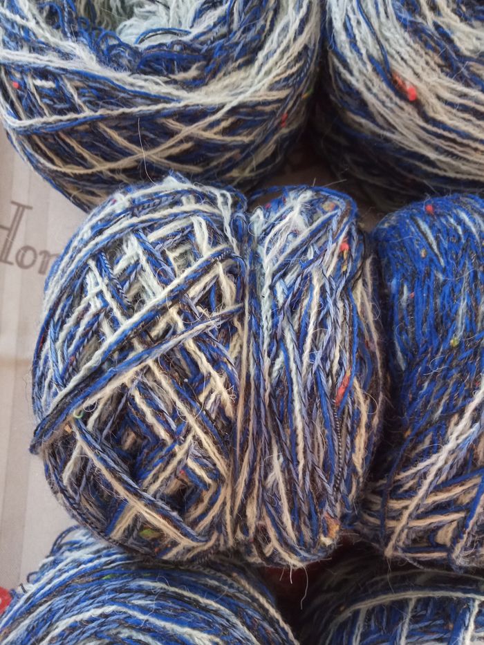 Lot de 6 Pelotes Fantaisies Tons Bleus et Noirs (400g) - photo numéro 3