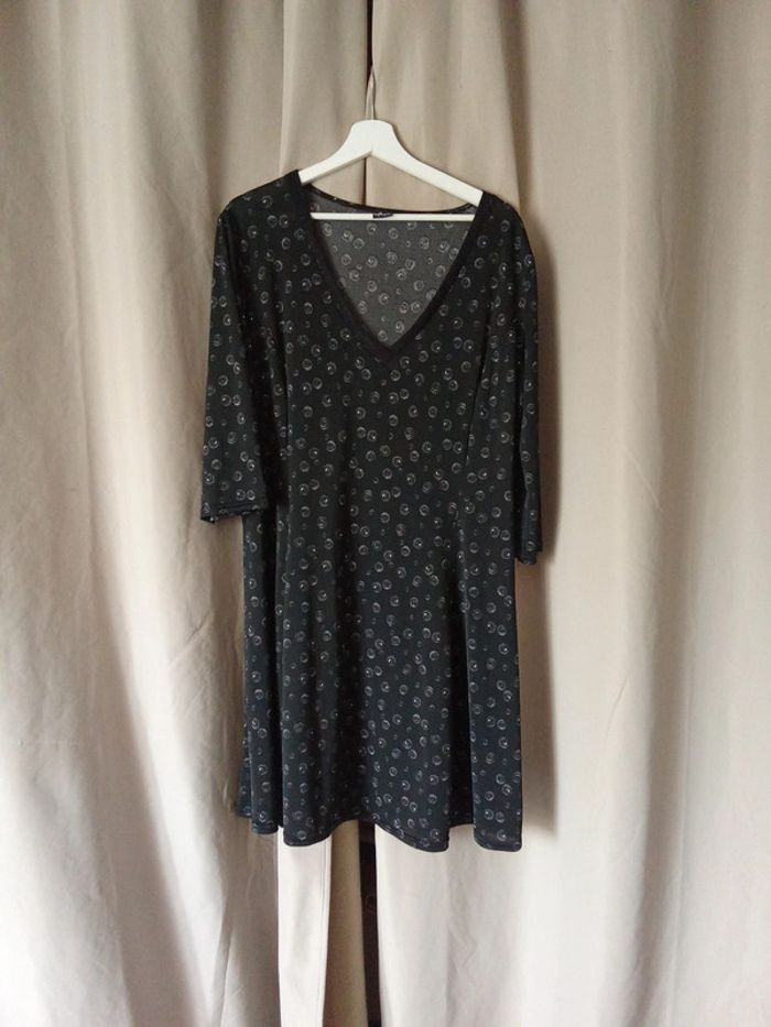 Petite robe noir en col V style voile dentelle en fleur Kiabi taille 42