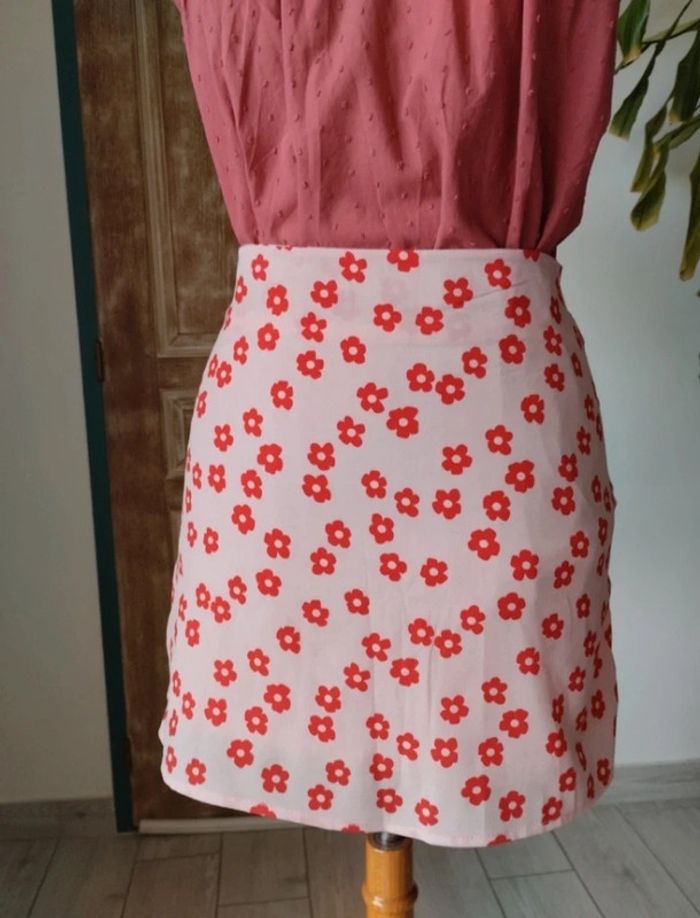 Jupe rose à fleurs rouges 💕