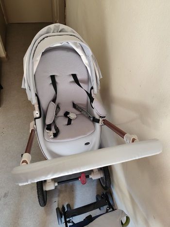 Vend poussette HOT MOM 3 en 1 + porte bébé offert 
