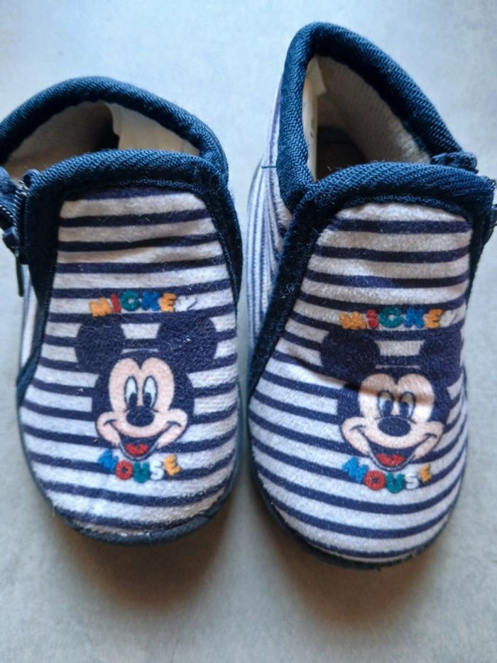 Chaussons taille 18